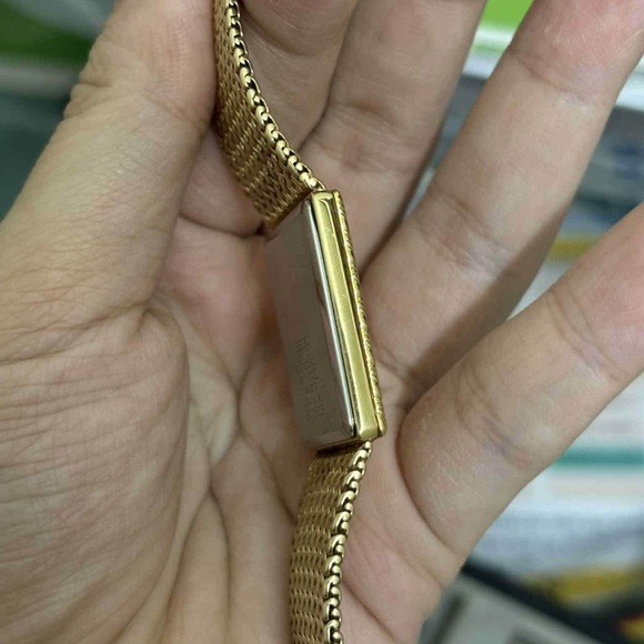 1980s Seiko Dolce Mesh Band Square Watch
Gold-Toned Case - Picture 4 of 7